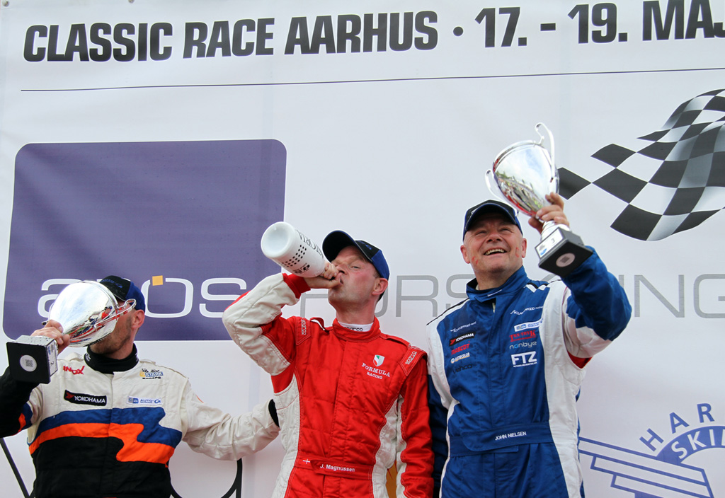 Jan Magnussen øverst på podiet foran Casper Elgaard og John Nielsen.